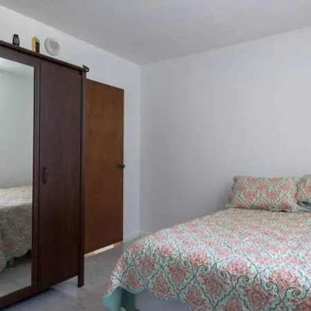 A Room Inside An Appartment For 1 Person Close To Beach -3 Min By Car